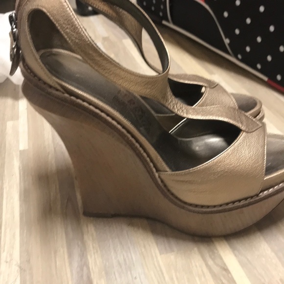 Ferragamo sculpted platform wedges - Picture 3 of 4